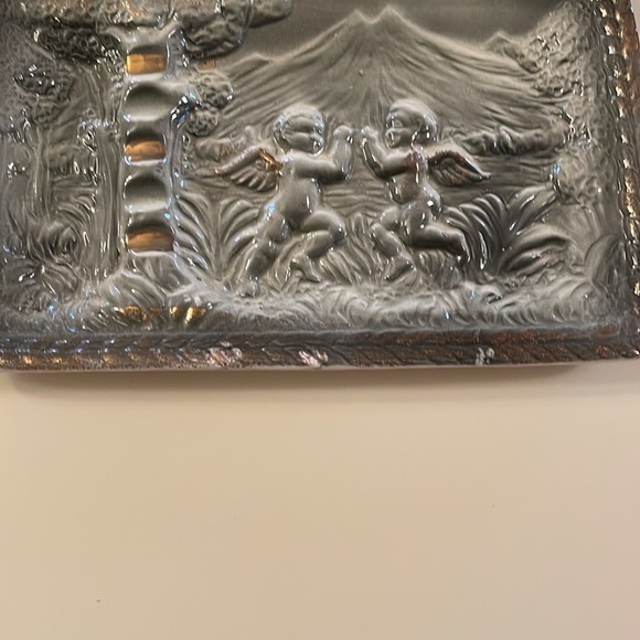 Vintage 1950’s Sutton’s Creation Hand Painted Porcelain Ashtray W/ Cherub Scene - Picture 5 of 7